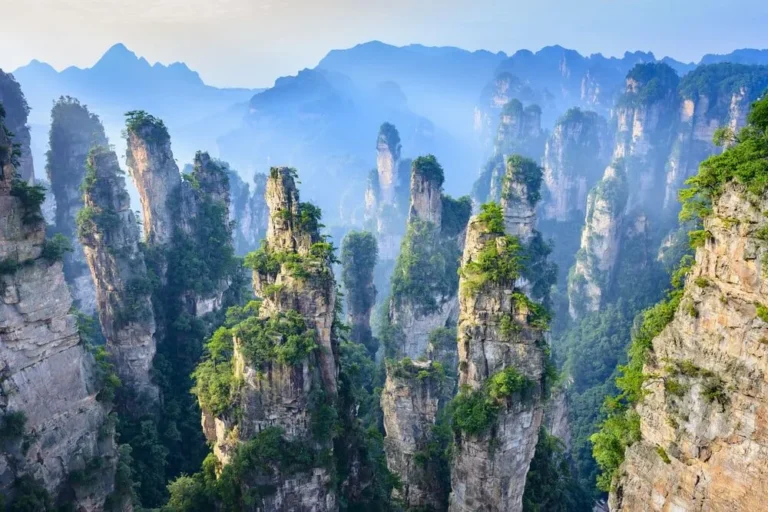 Zhangjiajie-National-Park-landscape.jpg